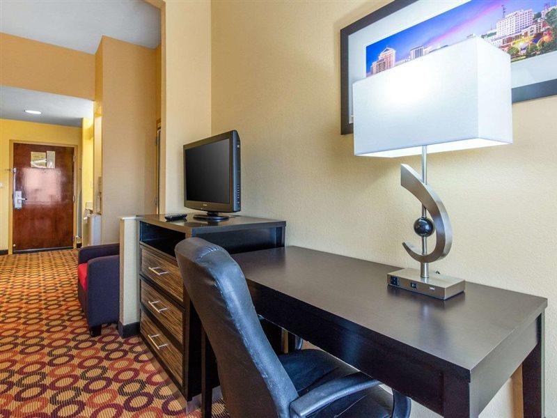 Quality Inn & Suites Montgomery East Carmichael Rd Dış mekan fotoğraf