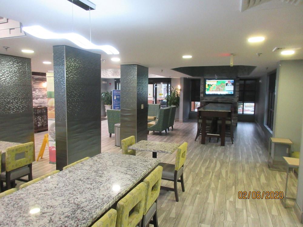 Quality Inn & Suites Montgomery East Carmichael Rd Dış mekan fotoğraf