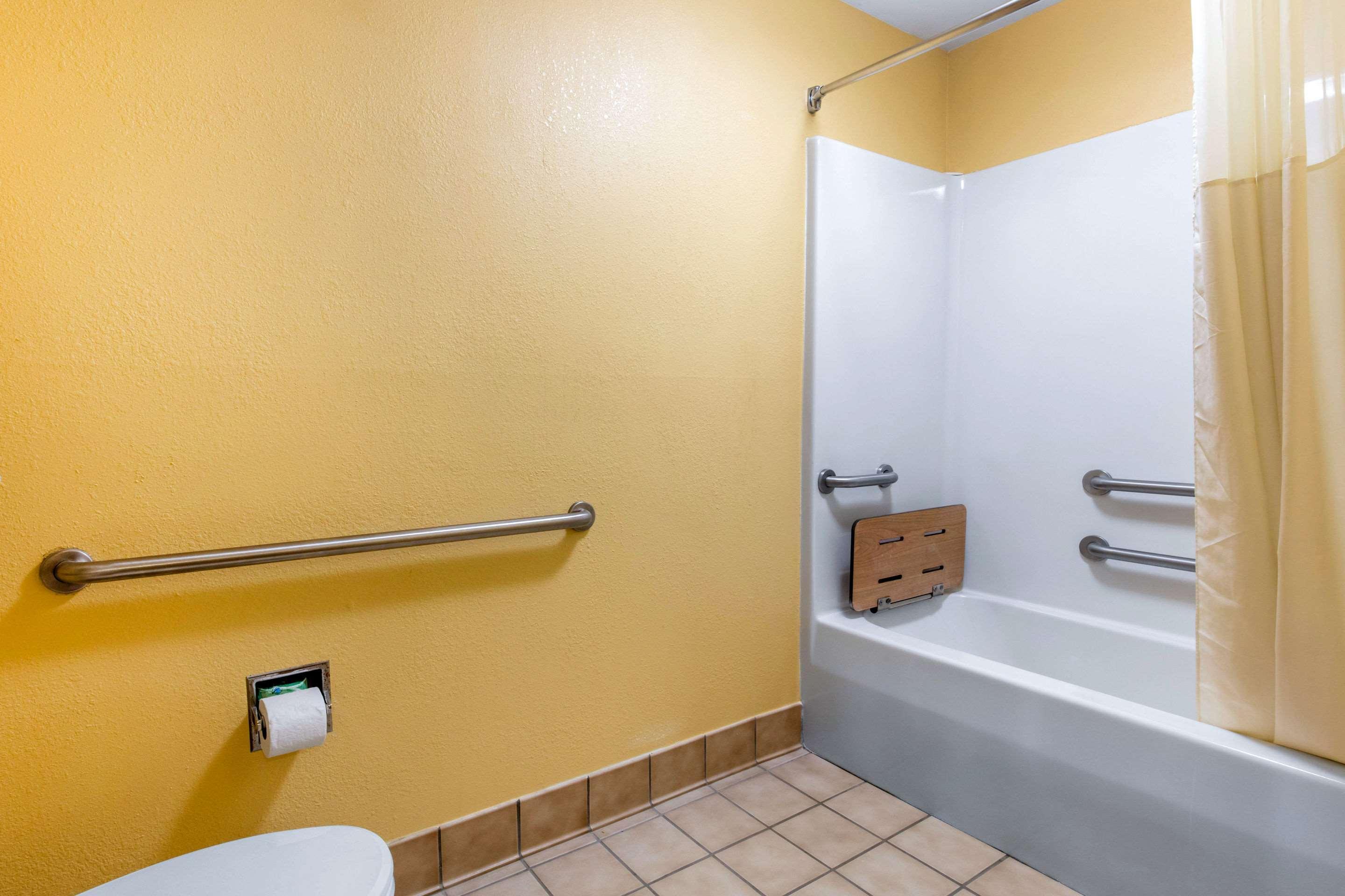Quality Inn & Suites Montgomery East Carmichael Rd Dış mekan fotoğraf