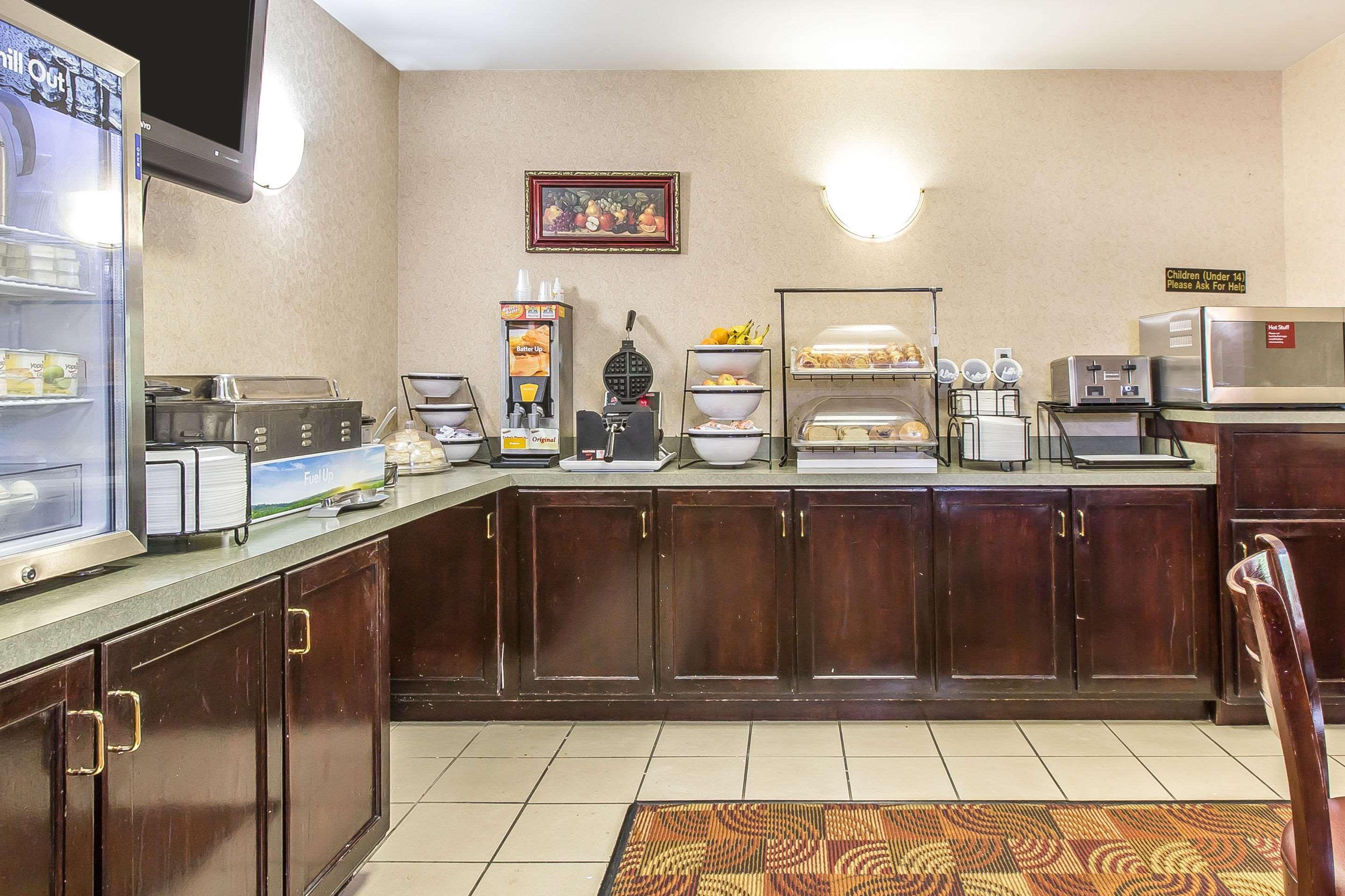 Quality Inn & Suites Montgomery East Carmichael Rd Dış mekan fotoğraf