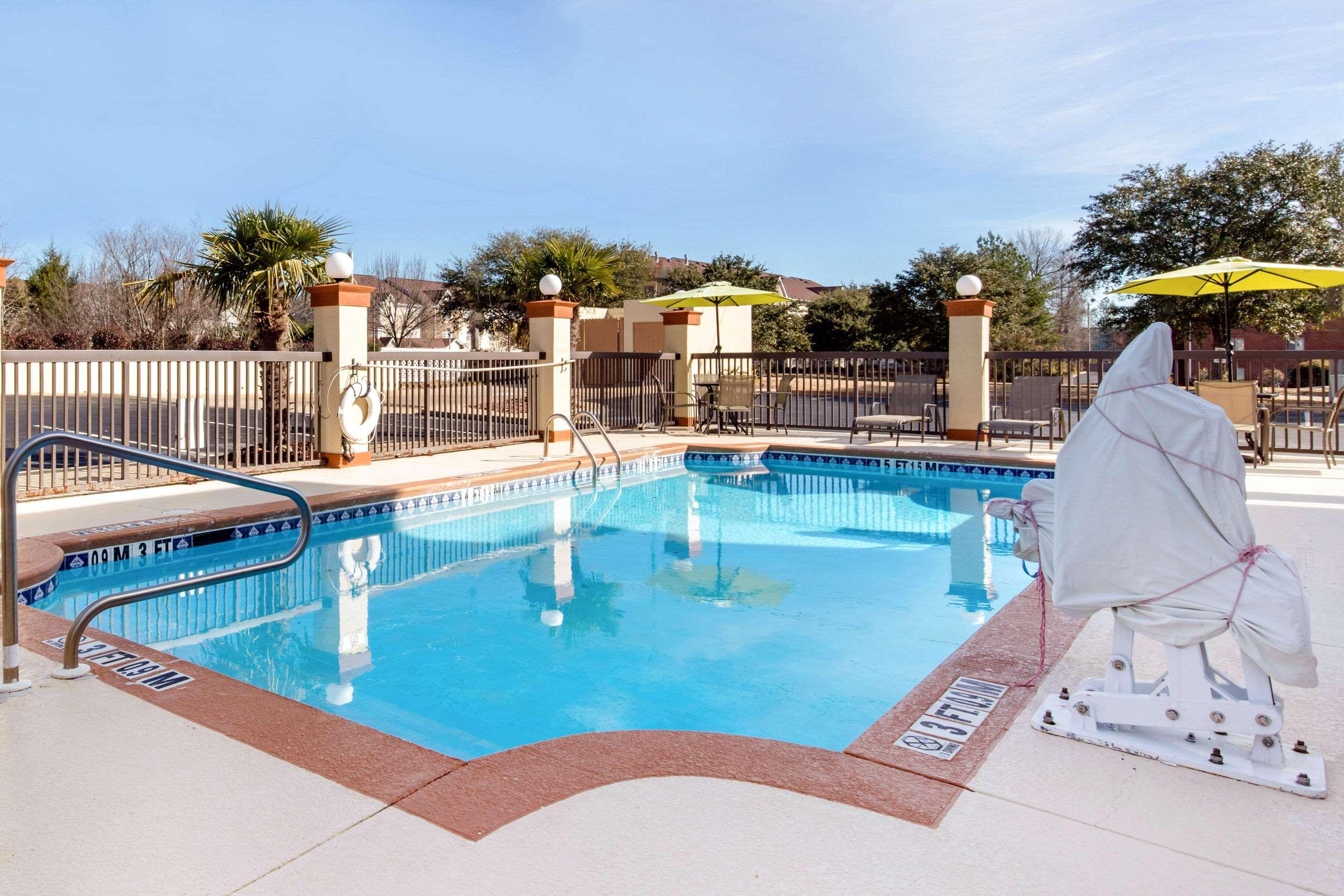 Quality Inn & Suites Montgomery East Carmichael Rd Dış mekan fotoğraf