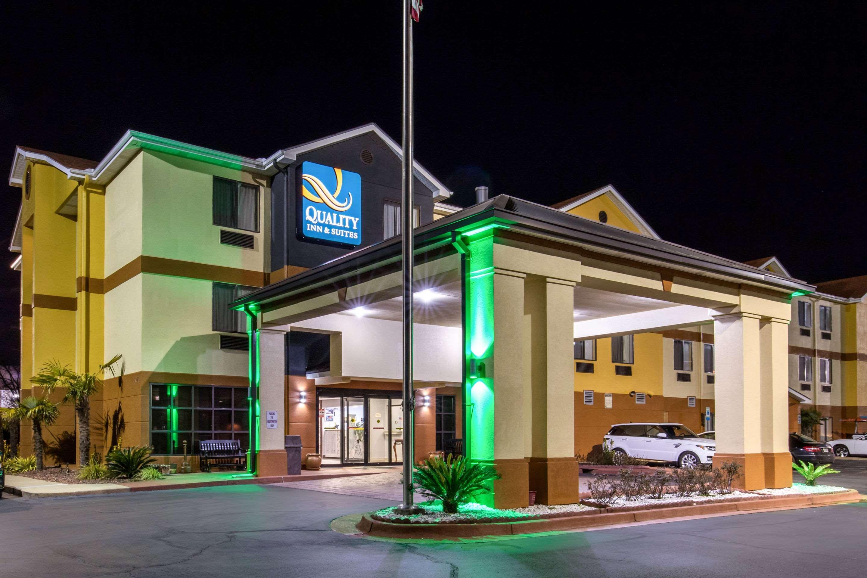 Quality Inn & Suites Montgomery East Carmichael Rd Dış mekan fotoğraf
