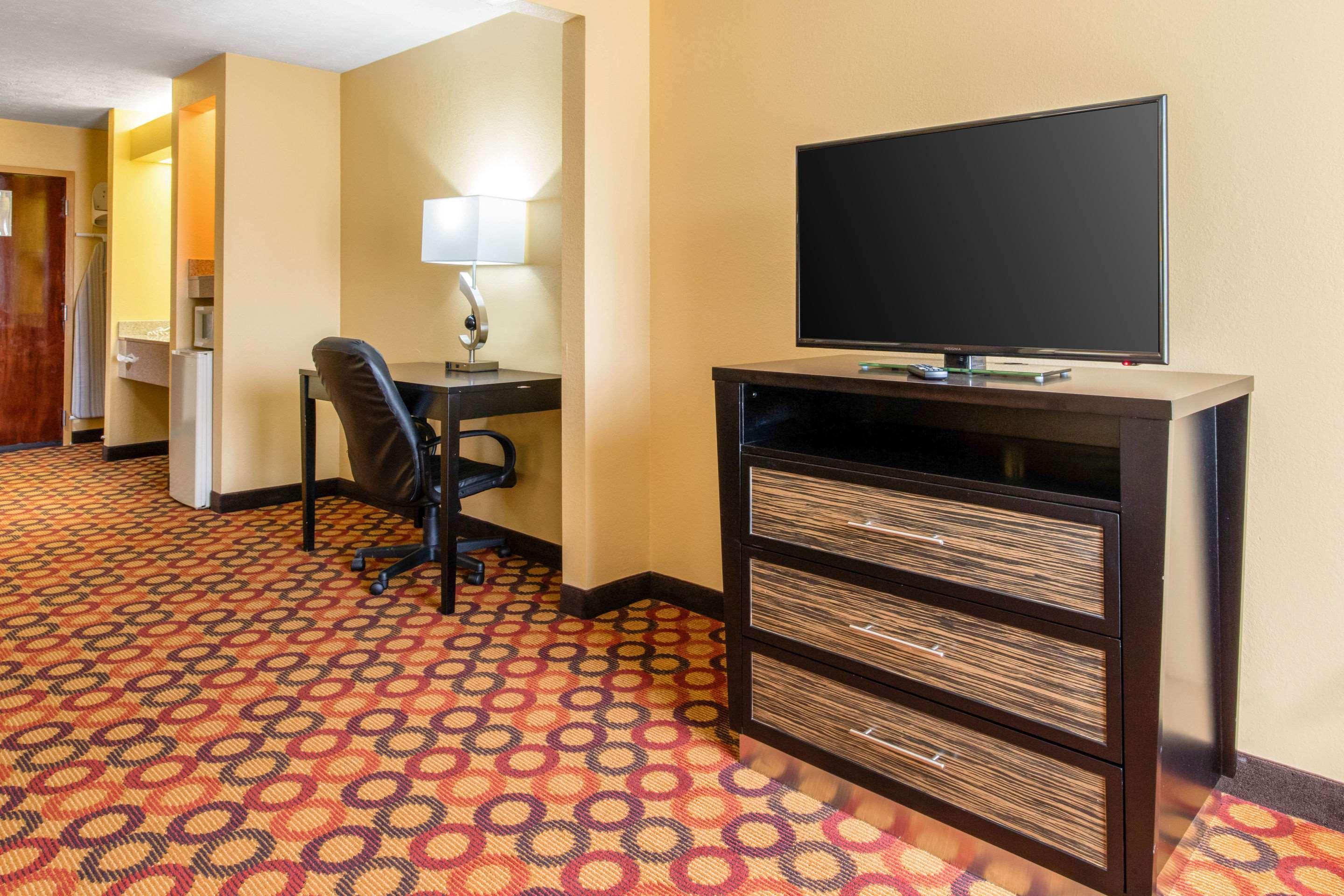Quality Inn & Suites Montgomery East Carmichael Rd Dış mekan fotoğraf