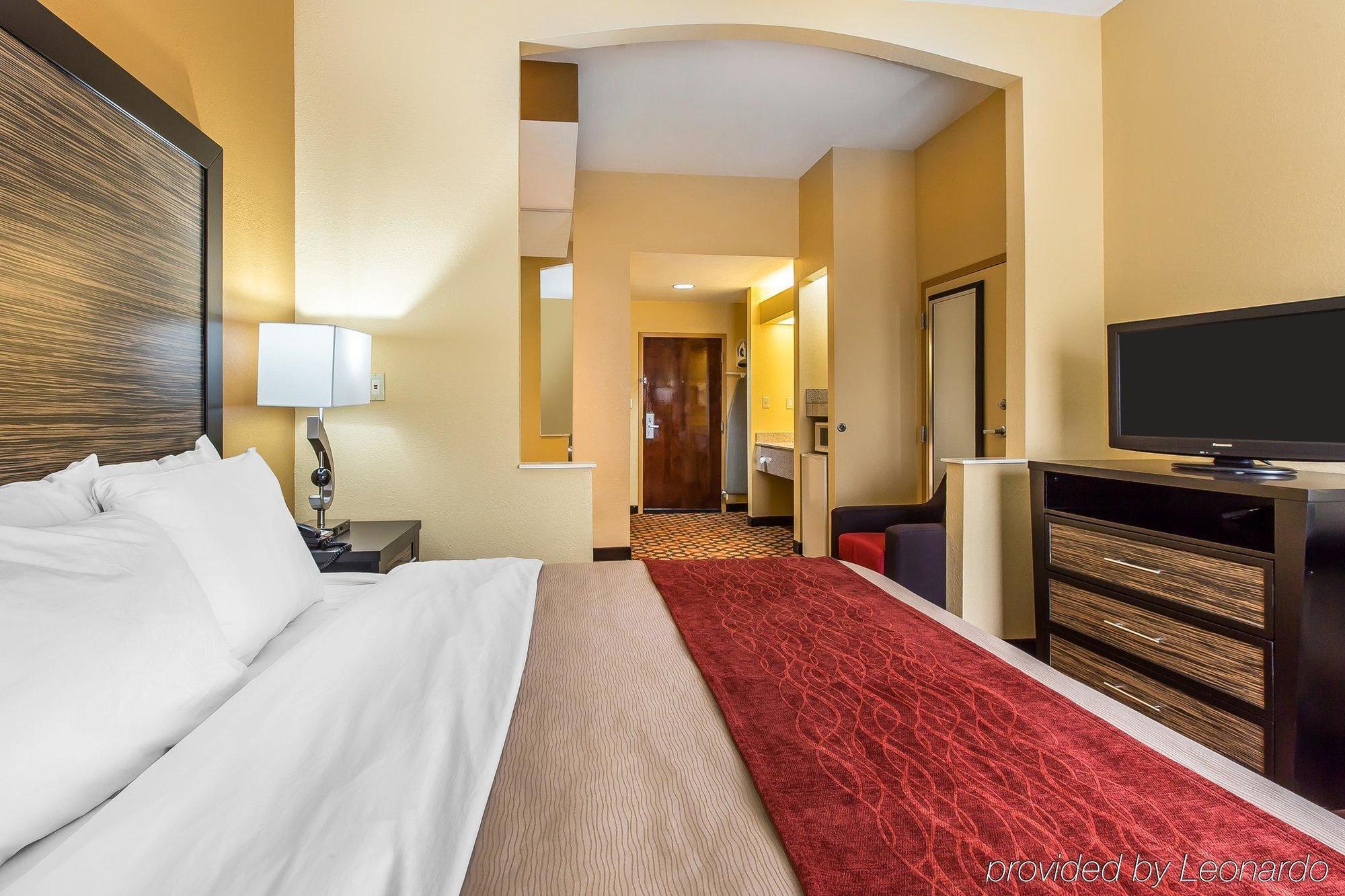 Quality Inn & Suites Montgomery East Carmichael Rd Dış mekan fotoğraf